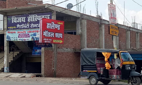 अस्पताल व मंदिर के पास अवैध रूप से बिक रही है शराब,अधिकारी मौन