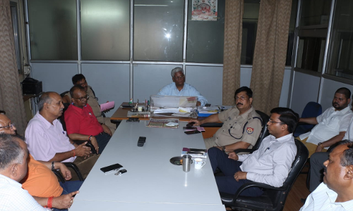 इविवि प्रशासन और जिला प्रशासन के बीच हुई बैठक,23 सितंबर से 4 अक्टूबर के बीच चुनाव कराने की हुई सहमति इविवि प्रशासन और जिला प्रशासन के बीच हुई बैठक,23 सितंबर से 4 अक्टूबर के बीच चुनाव कराने की हुई सहमति