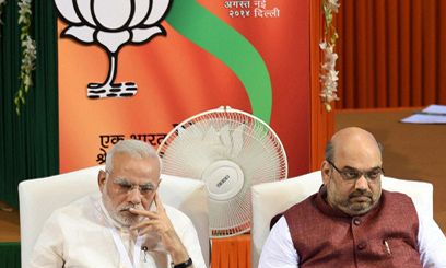 बीजेपी को मिली करारी हार पर पांच नेताओं ने दिया इस्तीफा! बीजेपी को मिली करारी हार पर पांच नेताओं ने दिया इस्तीफा!