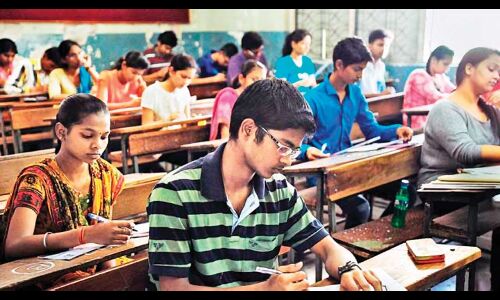 कुछ भी कहते रहिये, पुलिस ने,तो कर डाली भलाई। कुछ भी कहते रहिये, पुलिस ने,तो कर डाली भलाई।