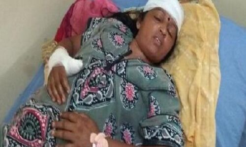 दलित हितैषी बीजेपी के राज में दलित महिला के कुर्सी पर बैठने पर हंगामा, लात मार महिला को गिराया नीचे और फिर ...? दलित हितैषी बीजेपी के राज में दलित महिला के कुर्सी पर बैठने पर हंगामा, लात मार महिला को गिराया नीचे और फिर ...?