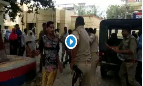 यूपी में महिला को थानाध्यक्ष ने मारे धक्के, देखें वीडियो यूपी में महिला को थानाध्यक्ष ने मारे धक्के, देखें वीडियो