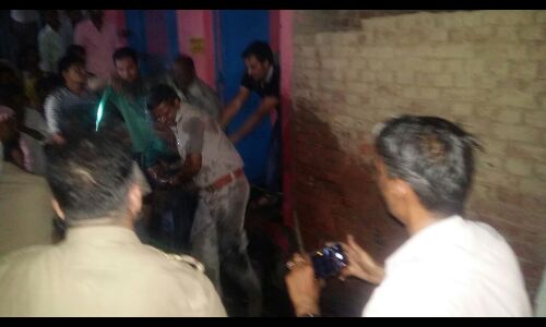 आगरा के अशोक नगर में सेफ्टी टैंक साफ़ करते समय हुआ दर्दनाक हादसा आगरा के अशोक नगर में सेफ्टी टैंक साफ़ करते समय हुआ दर्दनाक हादसा