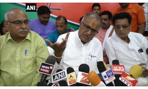 BJP सांसद बोले- मोबाइल और इंटरनेट से बढ़ रहा है देश में महिलाओं के प्रति अपराध