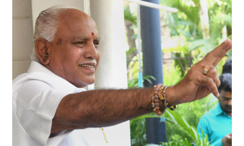 कर्नाटक में बीजेपी सरकार? कल सुबह 9.30 बजे येदियुरप्पा लेंगे CM पद की शपथ! कर्नाटक में बीजेपी सरकार? कल सुबह 9.30 बजे येदियुरप्पा लेंगे CM पद की शपथ!