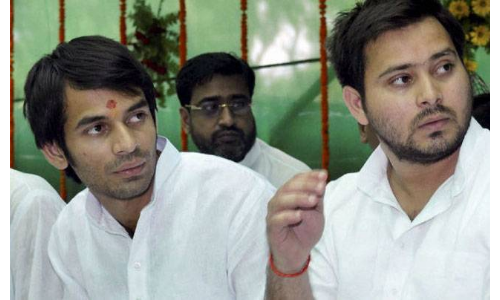 तेज प्रताप से मतभेद की खबरों पर तेजस्वी ने तोड़ी चुप्पी, दिया ये बयान! तेज प्रताप से मतभेद की खबरों पर तेजस्वी ने तोड़ी चुप्पी, दिया ये बयान!