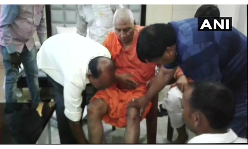 अभी-अभी : स्वामी अग्निवेश के साथ मारपीट, बीजेपी युवा मोर्चा पर आरोप! अभी-अभी : स्वामी अग्निवेश के साथ मारपीट, बीजेपी युवा मोर्चा पर आरोप!