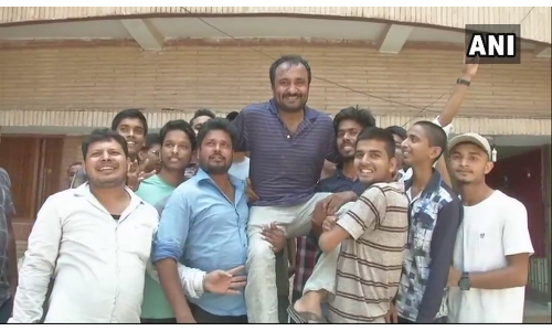 सुपर 30 ने फिर लहराया परचम, IIT प्रवेश परीक्षा में 26 छात्र हुए सफल सुपर 30 ने फिर लहराया परचम, IIT प्रवेश परीक्षा में 26 छात्र हुए सफल