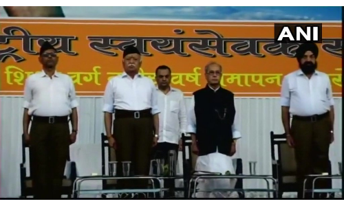 LIVE: RSS मुख्यालय में प्रणव मुखर्जी, विजिटर्स बुक में लिखा हेडगेवार  भारत के महान सपूत