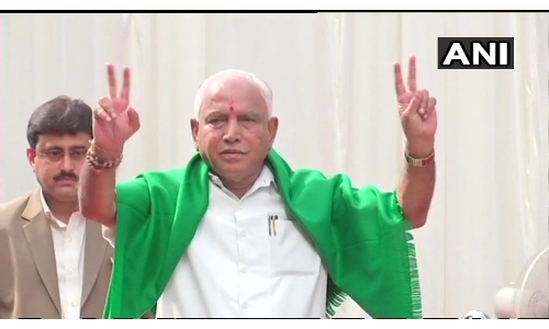 बीएस येदियुरप्पा ने ली कर्नाटक के मुख्यमंत्री पद की शपथ, तीसरी बार बने हैं सीएम बीएस येदियुरप्पा ने ली कर्नाटक के मुख्यमंत्री पद की शपथ, तीसरी बार बने हैं सीएम