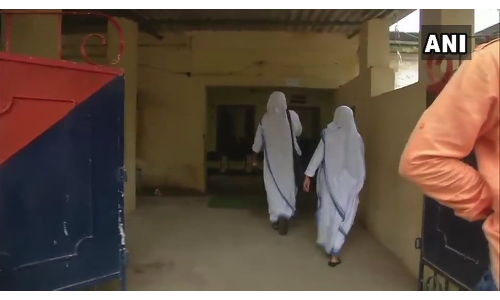 बच्चों की तस्करी के आरोप में मिशनरी ऑफ चैरिटी की दो नन गिरफ्तार बच्चों की तस्करी के आरोप में मिशनरी ऑफ चैरिटी की दो नन गिरफ्तार