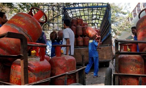 आज से महंगा हुआ रसोई गैस, जानें- आपके शहर में कितने बढ़ गए दाम आज से महंगा हुआ रसोई गैस, जानें- आपके शहर में कितने बढ़ गए दाम