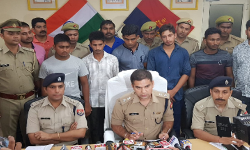 नोएडा पुलिस की बड़ी कामयाबी, ट्रिपल मर्डर केस का 72 घंटे में किया खुलासा! नोएडा पुलिस की बड़ी कामयाबी, ट्रिपल मर्डर केस का 72 घंटे में किया खुलासा!