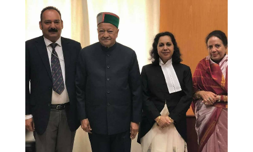 पूर्व सीएम वीरभद्र की बेटी अभिलाषा बनीं गुजरात मानवाधिकार आयोग की अध्यक्ष पूर्व सीएम वीरभद्र की बेटी अभिलाषा बनीं गुजरात मानवाधिकार आयोग की अध्यक्ष