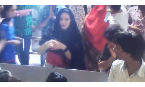 जब चुपके-चुपके मंदिर पहुंचीं प्रीति जिंटा, पुजारी ने शेयर किया CCTV फुटेज