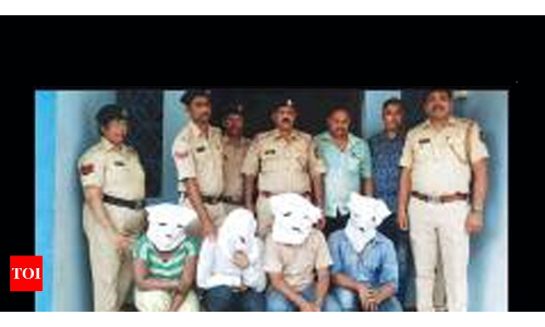 पत्नी ने 4 प्रेमियों के साथ मिलकर पति के किए 3 टुकड़े, सौ किमी दूर अलग-अलग जगहों पर दफनाए! पत्नी ने 4 प्रेमियों के साथ मिलकर पति के किए 3 टुकड़े, सौ किमी दूर अलग-अलग जगहों पर दफनाए!