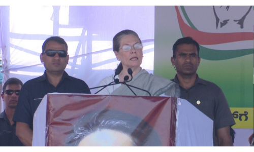 कर्नाटक चुनाव : सोनिया ने मोदी सरकार पर साधा निशाना, सिर्फ भाषण से खाली पेट नहीं भर सकते, भोजन चाहिए कर्नाटक चुनाव : सोनिया ने मोदी सरकार पर साधा निशाना, सिर्फ भाषण से खाली पेट नहीं भर सकते, भोजन चाहिए