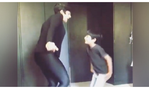 अपने बेटे के साथ अभिनेत्री ने इस अंदाज में किया डांस, VIDEO हुआ वायरल