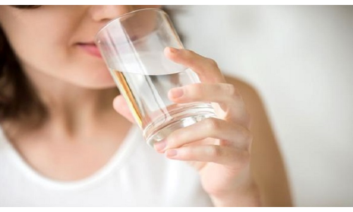 गर्मी के मौसम में बार-बार पानी पीने के बाद भी न बुझे प्यास, तो अपनाएं ये घरेलू उपाय गर्मी के मौसम में बार-बार पानी पीने के बाद भी न बुझे प्यास, तो अपनाएं ये घरेलू उपाय