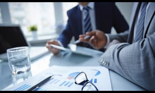 एक ऐसी जगह जहां शादी करने और प्रेग्नेंट होने के लिए लेनी होती है बॉस की इजाजत, नहीं तो...