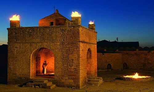 एक ऐसा मुस्लिम देश जहाँ आज भी है मां दुर्गा का मंदिर, कुंड से निकलती है अग्नि एक ऐसा मुस्लिम देश जहाँ आज भी है मां दुर्गा का मंदिर, कुंड से निकलती है अग्नि