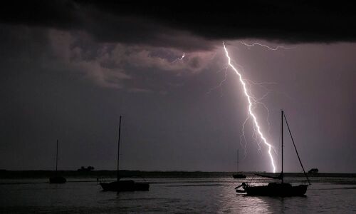 बिहार में आकाशीय बिजली गिरने से अब तक झुलसकर 26 लोगों ने गंवाई जान, 2 की स्थिति गंभीर