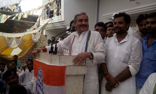 पीएम #MODI जहाँ जाता है बहां भूकंप आता है और रहता है तो बाढ़ और सुखा आता है- प्रमोद तिवारी