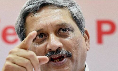 पर्रिकर को मुख्यमंत्री बनाने के खिलाफ कांग्रेस ने सुप्रीम कोर्ट में दायर की याचिका