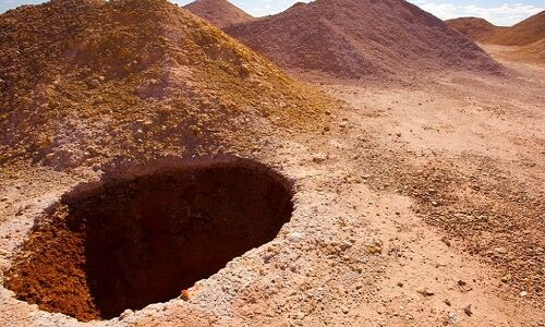 गजब! ऐसा गांव जहां के लोग रहते हैं जमीन के नीचे, अंदर बने हैं चर्च, पब, कैसिनो, स्पा