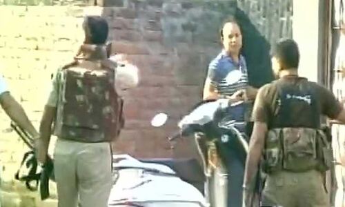 पुंछ घर में छिपे लश्कर के दो आतंकी, एनकाउंटर में पुलिस कांस्टेबल शहीद