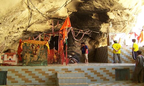 क्यों मुस्लिम भी देते हैं सम्मान बलूचिस्तान के हिंगलाज माता मंदिर की, जानें अनोखी जानकारी क्यों मुस्लिम भी देते हैं सम्मान बलूचिस्तान के हिंगलाज माता मंदिर की, जानें अनोखी जानकारी