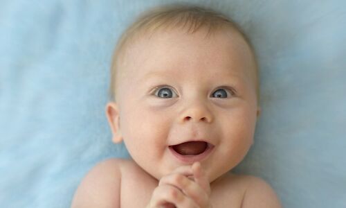 VIDEO: जब माता-पिता गाते हैं गाना तो गर्भ में ताली बजाता है 14 हफ्ते का बच्चा