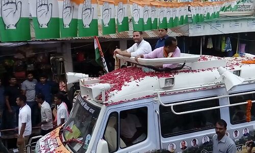 किसान यात्रा को लेकर राहुल गांधी पहचे जौनपुर, किया रोड शो