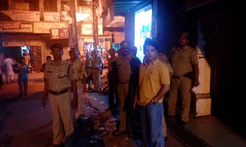 एसपी कन्नौज बाइक से निकले रात में देखने अपनी पुलिस फिर क्या ...... एसपी कन्नौज बाइक से निकले रात में देखने अपनी पुलिस फिर क्या ......