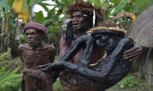 इस प्रजाती के लोग शवों को सैकड़ों सालों तक ममी बनाकर रखते हैं