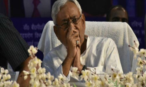 बिहार सरकार देगी उरी में शहीद जवानों के परिजनों को पांच-पांच लाख रुपए बिहार सरकार देगी उरी में शहीद जवानों के परिजनों को पांच-पांच लाख रुपए