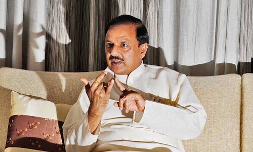 विदेशी पर्यटक स्कर्ट ना पहनें, रात में अकेले ना घूमें- महेश शर्मा विदेशी पर्यटक स्कर्ट ना पहनें, रात में अकेले ना घूमें- महेश शर्मा