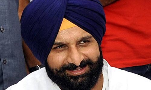 पंजाब विधानसभा में मंत्री विक्रम मजीठिया के ऊपर फैंका कांग्रेस विधायक ने जूता