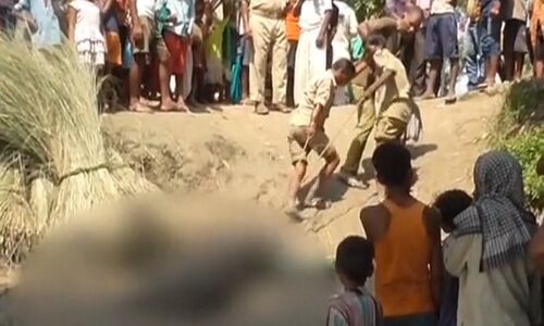 बिहार पुलिस की दरिन्दगी, गले में रस्सी बांध घसीटते हुए ले गए युवक की लाश
