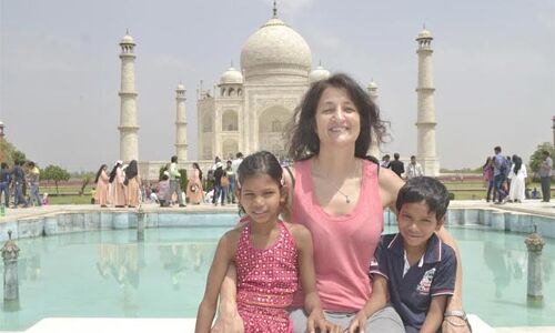 ताजमहल पर क्राउड मैनेजमेंट जरूरी: भीड़ घटाएं, ताज बचाएं ताजमहल पर क्राउड मैनेजमेंट जरूरी: भीड़ घटाएं, ताज बचाएं