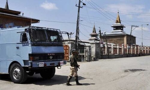 जम्मू-कश्मीर: बकरीद पर पूरी घाटी में कर्फ्यू, हेलीकॉप्टरों और ड्रोनों से हो रही निगरानी