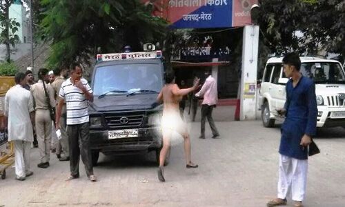 थाने में ही नंगे होकर काटा हंगामा, देखते रह गये पुलिसकर्मी