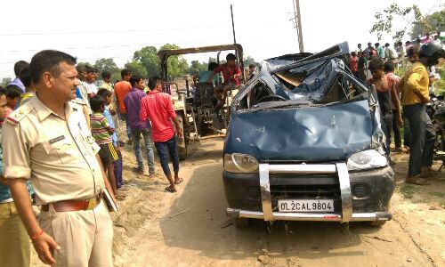 बुलन्दशहर: नरौरा गंगा नदी में गिरी कार 3 की मौत शवों की तलाश जारी