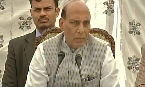 हुर्रियत नेताओं पर बरसे राजनाथ, कहा-हुर्रियत नेताओं में न कश्मीरियत, न इंसानियत