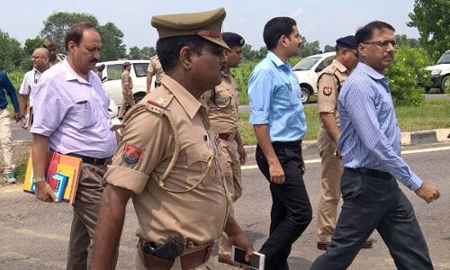 बुलंदशहर-हाइवे गैंगरेप मामले में अब कसा पुलिसवालों पर शिकंजा बुलंदशहर-हाइवे गैंगरेप मामले में अब कसा पुलिसवालों पर शिकंजा