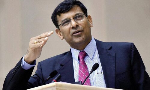 कोरोना वायरस महामारी को सांप्रदायिक रंग ना दें - रघुराम राजन