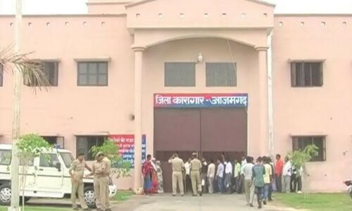 आजमगढ़ नवनिर्मित जेल से 3 हत्यारोपी कैदी फरार, 4 बंदी रक्षक निलंबित आजमगढ़ नवनिर्मित जेल से 3 हत्यारोपी कैदी फरार, 4 बंदी रक्षक निलंबित