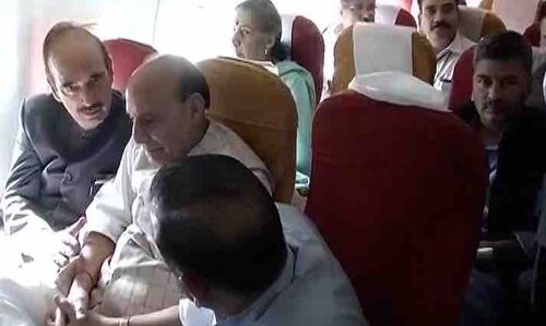 राजनाथ सिंह की अगुवाई में 30 सांसदों वाली सर्वदलीय टीम श्रीनगर पहुंची