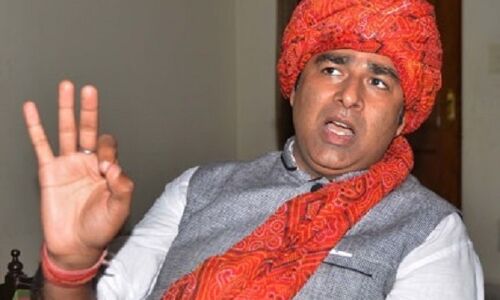 #UPElection2017 : सरधना के बूथ नम्बर 60 पर संगीत सोम के पहुंचने पर हंगामा