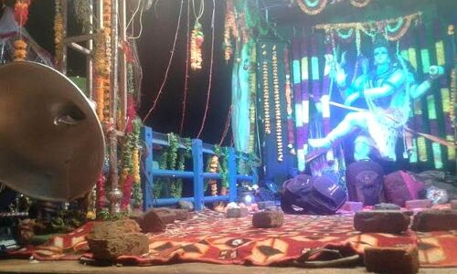 बागपत में साम्प्रदयिक बवाल, कांवडियों पर हमला कई गाडियां फूंकी